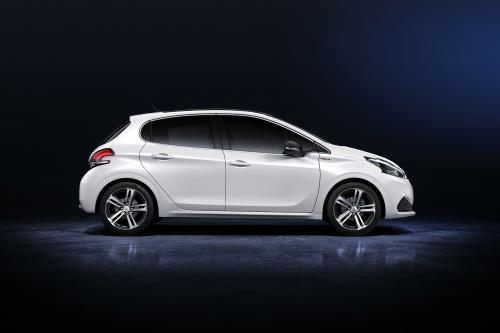 Peugeot 208 (2015) - picture 1 of 16