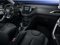 Peugeot 208 (2015) - picture 14 of 16
