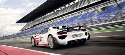 Porsche 918 Spyder Weissach Package (2015) - picture 4 of 4