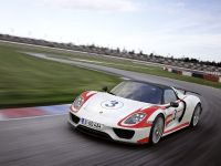 Porsche 918 Spyder Weissach Package (2015) - picture 2 of 4