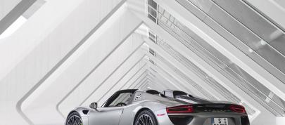 Porsche 918 Spyder (2015) - picture 12 of 26