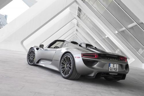 Porsche 918 Spyder (2015) - picture 16 of 26