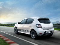 Renault Sandero R-S 2-0 (2015) - picture 4 of 8