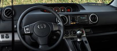 Scion xB (2015) - picture 12 of 24