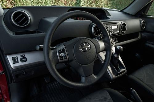 Scion xB (2015) - picture 16 of 24