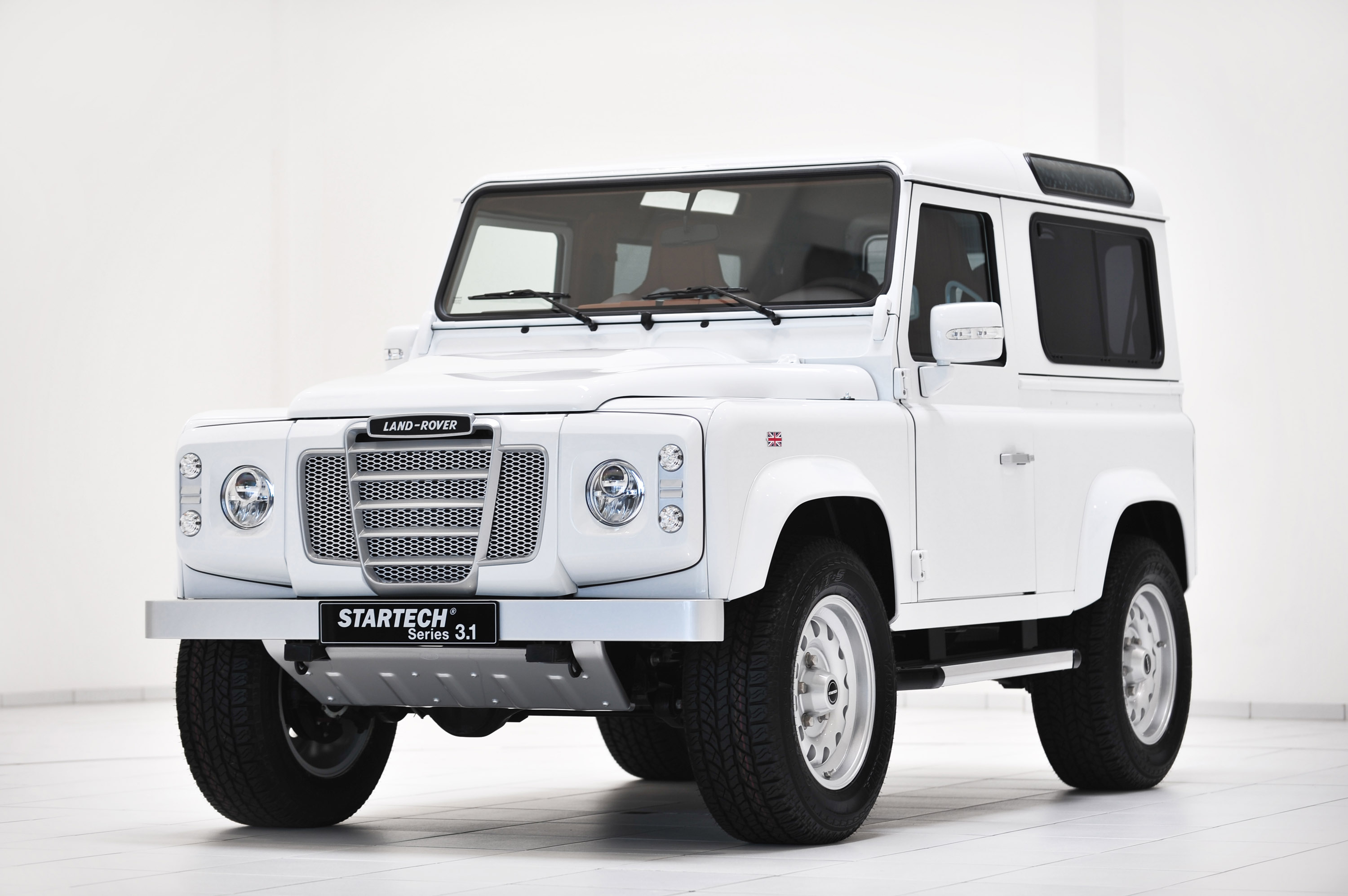 STARTECH Land Rover Defender