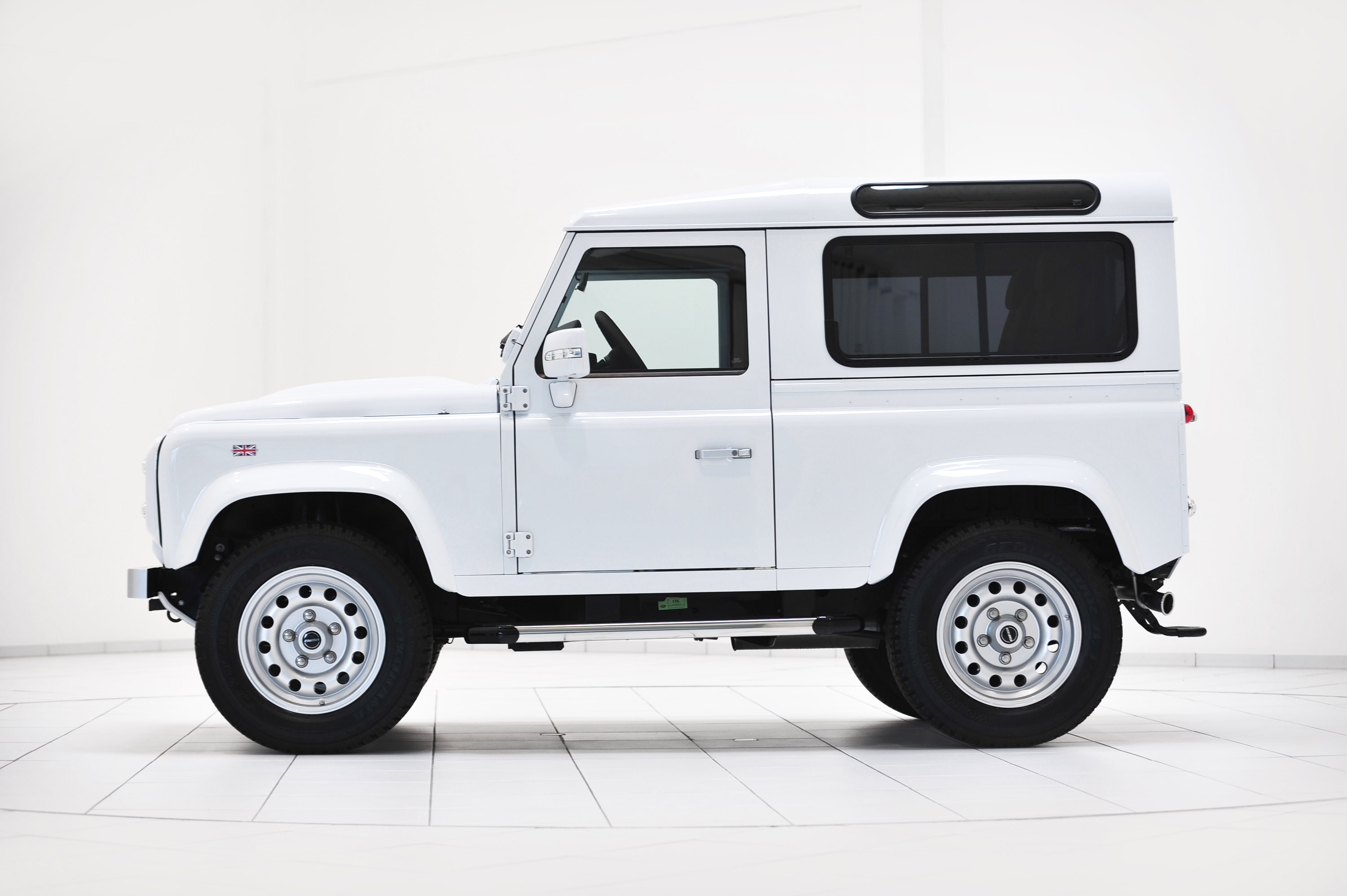 STARTECH Land Rover Defender