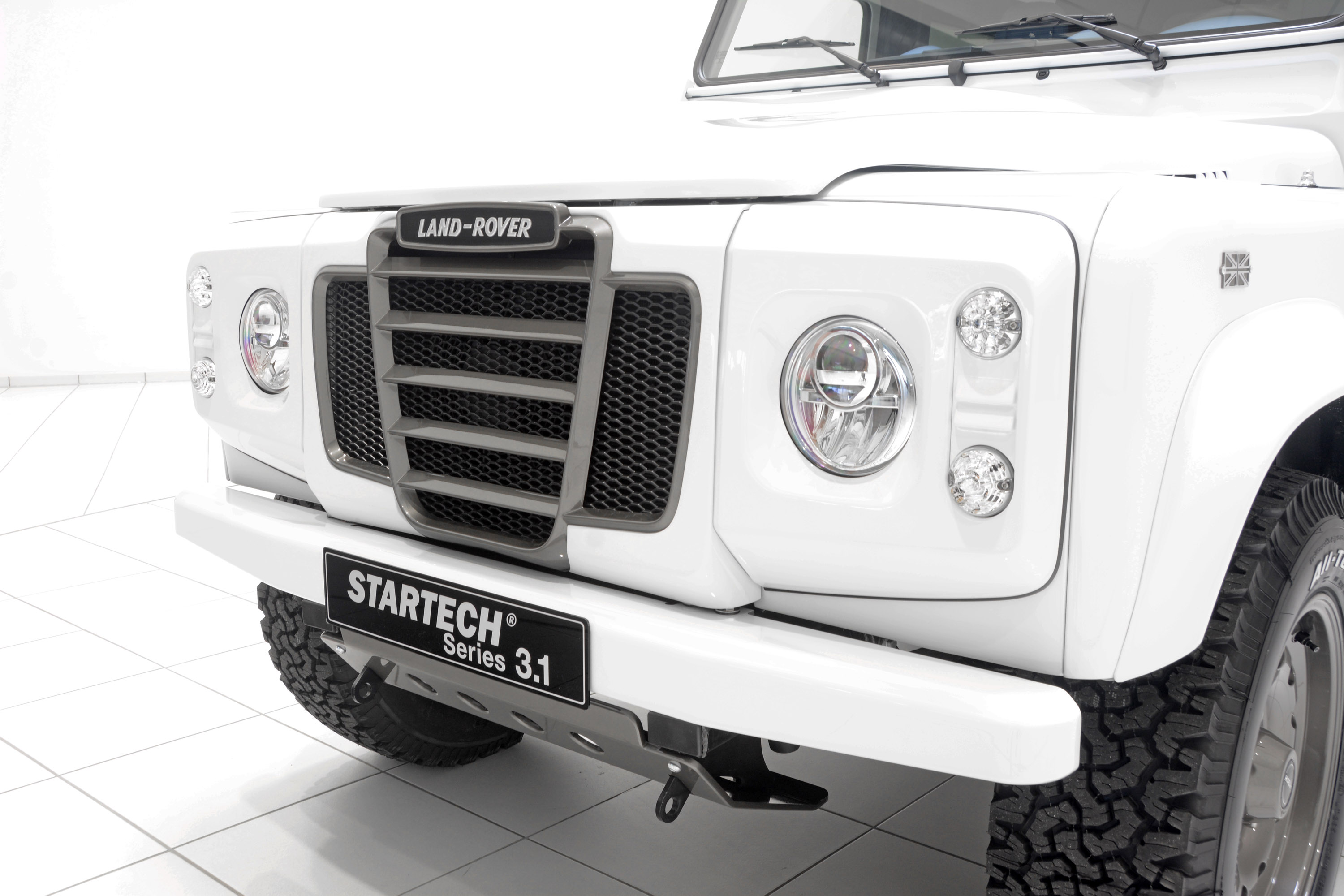 STARTECH Land Rover Defender