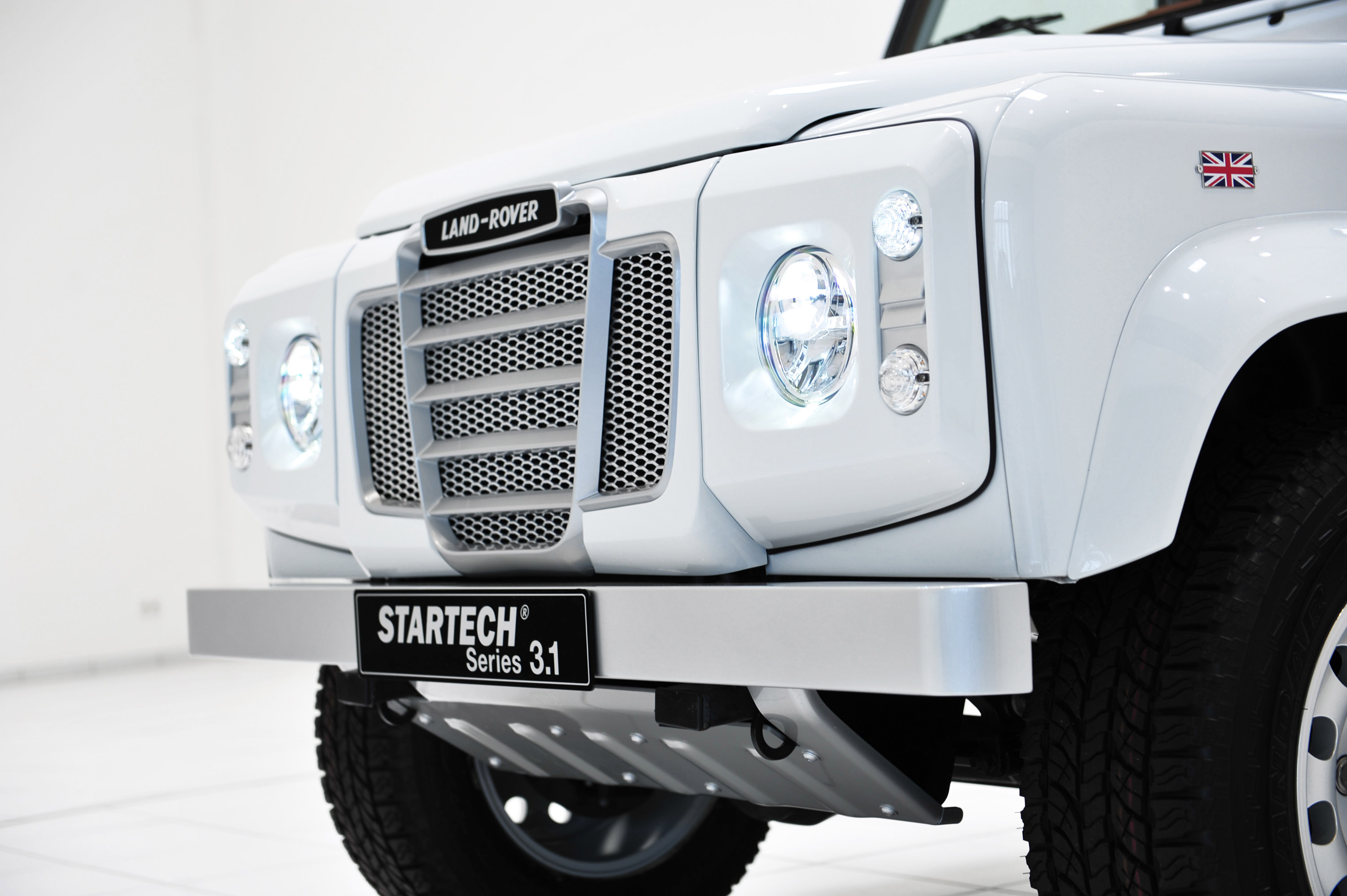 STARTECH Land Rover Defender