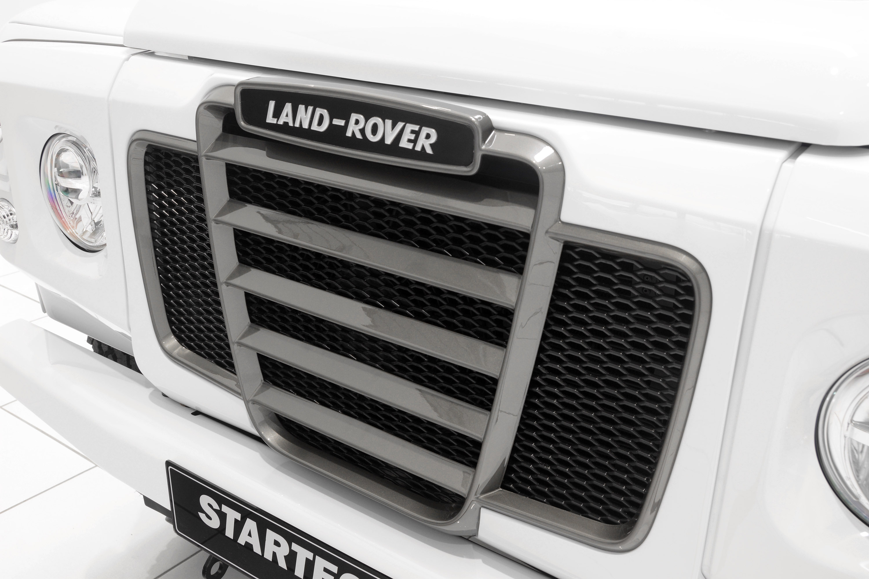 STARTECH Land Rover Defender