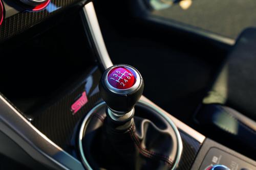 Subaru WRX STI (2015) - picture 16 of 17