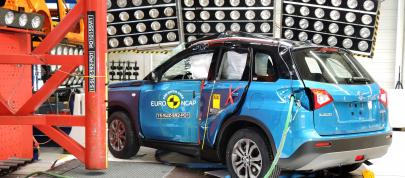 Suzuki Vitara SUV (2015) - picture 4 of 4