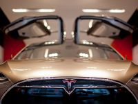 Tesla Model X (2015)