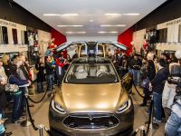 Tesla Model X (2015)