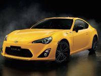 2015 Toyota 86 Yellow Limited, 3 of 11