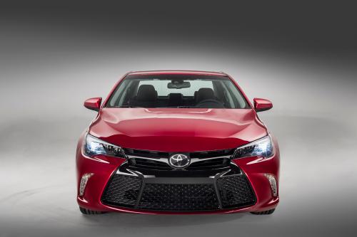 Toyota Camry (2015) - picture 1 of 7