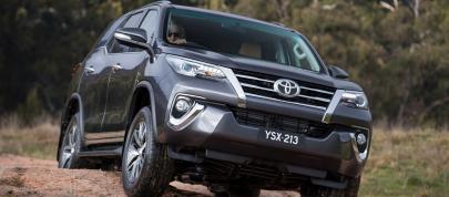 Toyota Fortuner (2015) - picture 4 of 16