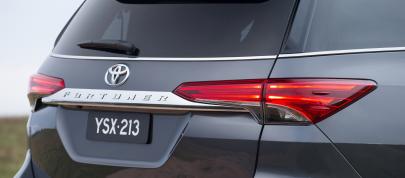 Toyota Fortuner (2015) - picture 15 of 16