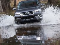 Toyota Fortuner (2015) - picture 1 of 16