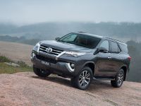 Toyota Fortuner (2015) - picture 6 of 16