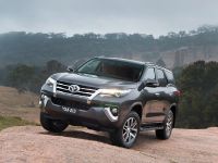 Toyota Fortuner (2015) - picture 8 of 16