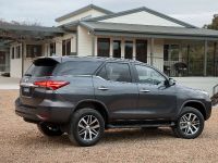 Toyota Fortuner (2015) - picture 11 of 16