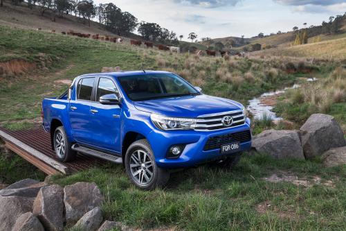 Toyota HiLux (2015) - picture 1 of 11
