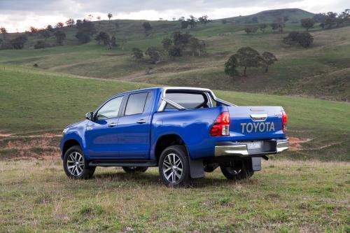 Toyota HiLux (2015) - picture 9 of 11