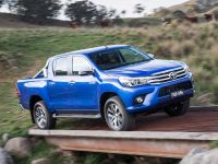 Toyota HiLux (2015) - picture 2 of 11