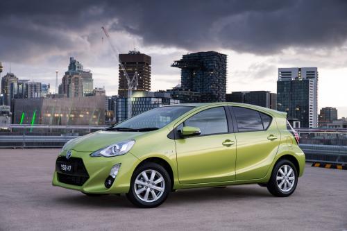 Toyota Prius c i-Tech (2015) - picture 1 of 9