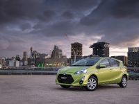 Toyota Prius c i-Tech (2015) - picture 3 of 9