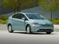 Toyota Prius Plug-In Hybrid (2015) - picture 1 of 22