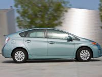 Toyota Prius Plug-In Hybrid (2015) - picture 4 of 22