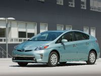 Toyota Prius Plug-In Hybrid (2015) - picture 5 of 22
