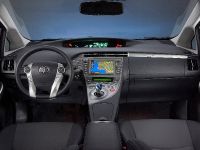 Toyota Prius Plug-In Hybrid (2015) - picture 18 of 22