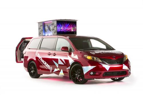 Toyota Sienna Remix (2015) - picture 1 of 3