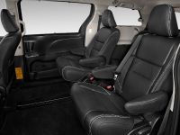 Toyota Sienna (2015) - picture 4 of 6