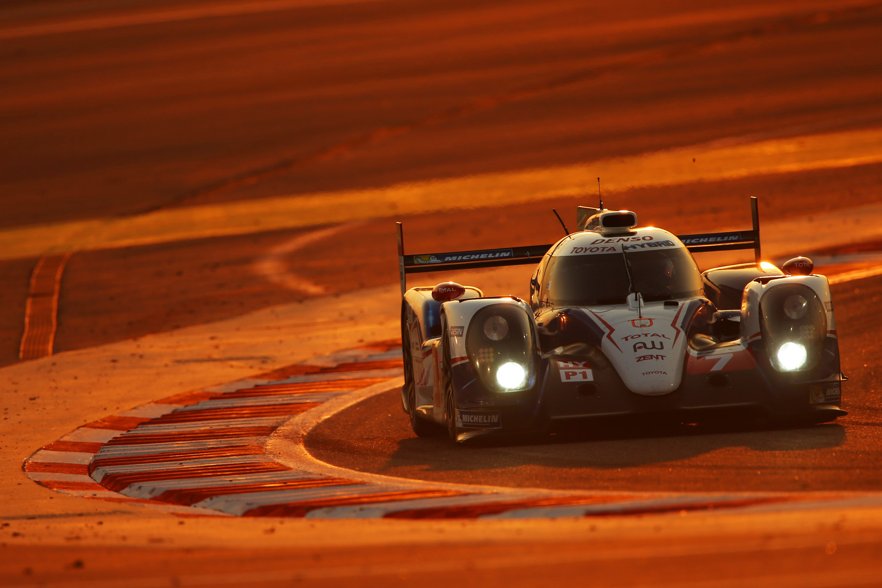 Toyota TS040 Hybrid