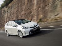 Toyta Prius V (2015) - picture 2 of 5