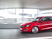 Vauxhall Astra (2015) - picture 7 of 14