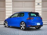 Volkswagen Golf R (2015) - picture 1 of 4