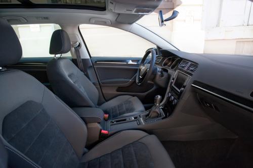 Volkswagen Golf VII SportWagen (2015) - picture 8 of 12