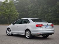 Volkswagen Jetta (2015) - picture 2 of 5