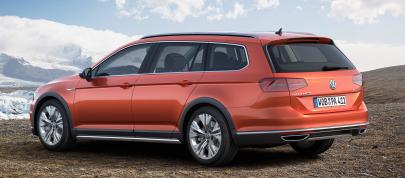 Volkswagen Passat Alltrack (2015) - picture 7 of 9