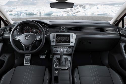 Volkswagen Passat Alltrack (2015) - picture 8 of 9