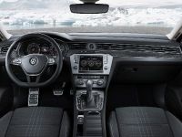 Volkswagen Passat Alltrack (2015) - picture 8 of 9