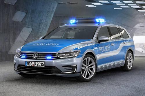 Volkswagen Passat GTE Plug-in-Hybrid German Police (2015) - picture 1 of 2