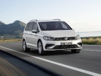 Volkswagen Touran (2015) - picture 2 of 12