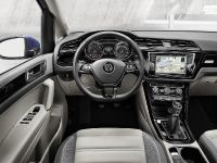 Volkswagen Touran (2015) - picture 10 of 12