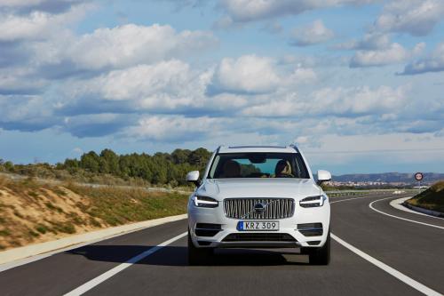 Volvo HC90 Hybrid (2015) - picture 1 of 8